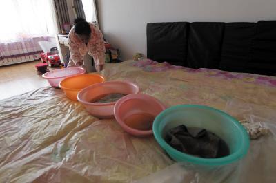正阳楼上漏水，住户失联，小区没物管，业主维权难！律师来支招……